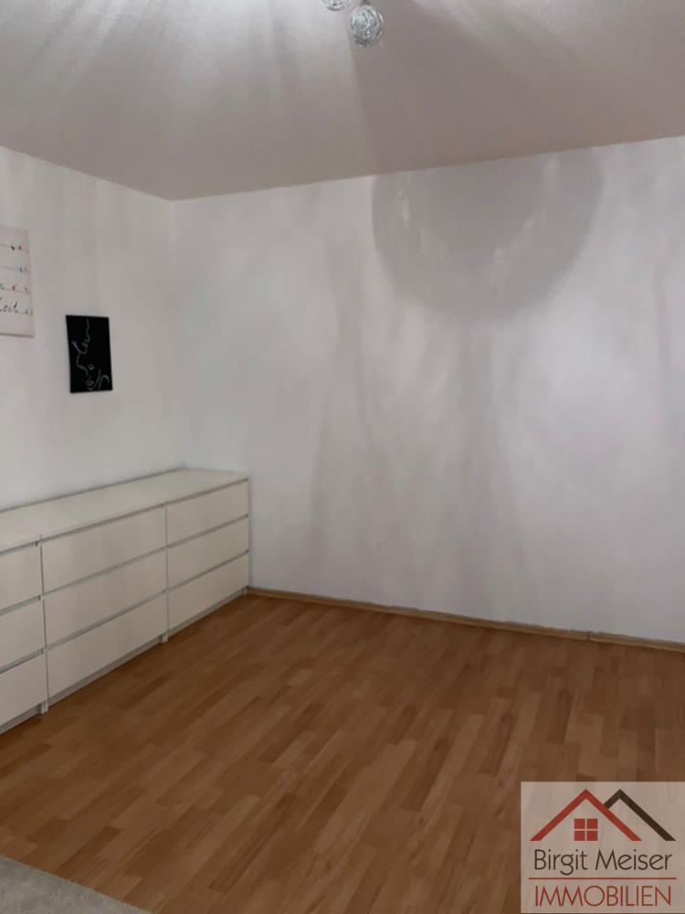 Wohnen Schwerin Wohnung *** Nette Single-Wohnung mit separater K�che * Tageslichtbad mit Wanne, 3. OG ***