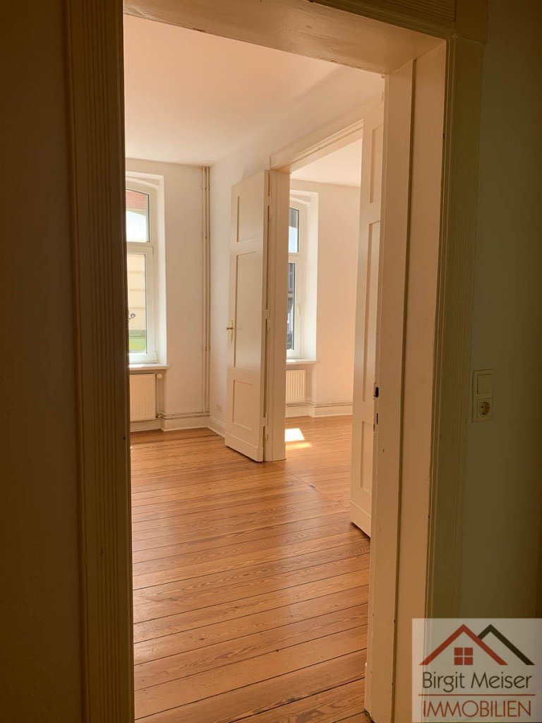 Wohnen 1 Schwerin Wohnung * Wintergarten mit Blick ins Gr�ne, EBK, Duschbad, Altbau mit Dielenboden *