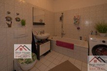 ger�umiges Bad mit Wanne Gepflegte Altbauwohnung * Balkon in der Schweriner Altstadt, N�he Schlosspark