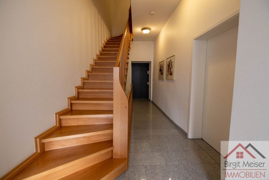 Eingang zur Wohnung rechts Maisonettewohnung Schwerin