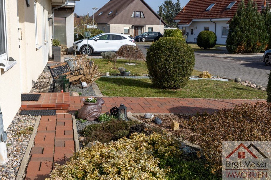 Gem�tlichkeit im Vorgarten Doppelhaush�lfte Warsow