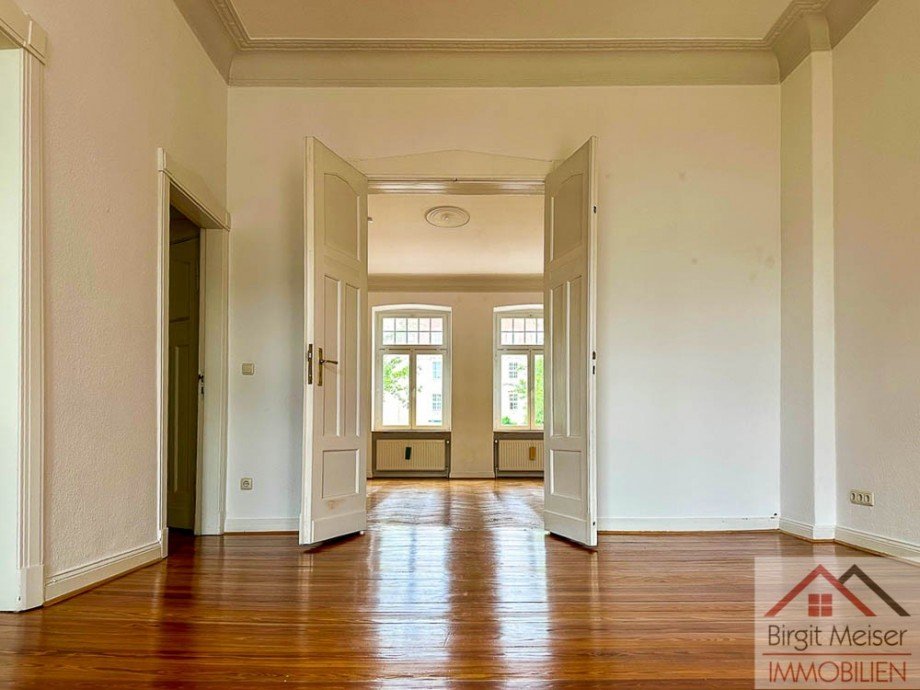 doppelte Fl�gelt�r mit Kranz Wohnung Schwerin