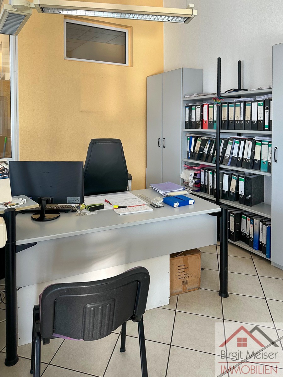 B�roplatz im Werkstattbereich Halle / Lager / Produktion Wittenburg