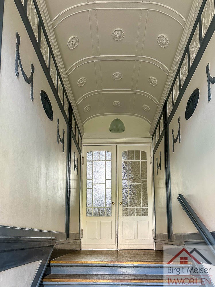 Eleganter Vorflur Schwerin Wohnung *** Wohnen mit Charakter - gro�z�gige 4-Zimmer-Wohnung im herrschaftlichen Altbau * Veranda, Kamin, G�ste-Bad ***