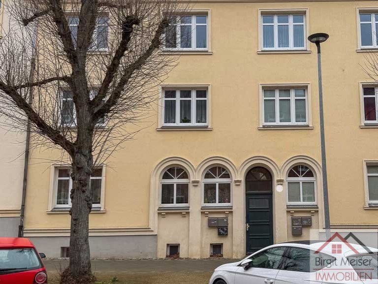 Hausansicht Schwerin Wohnung *** BALKON * Helle-3-Zimmer-Wohnung mit EBK * Tageslichtbad * Wanne * 2. OG ***