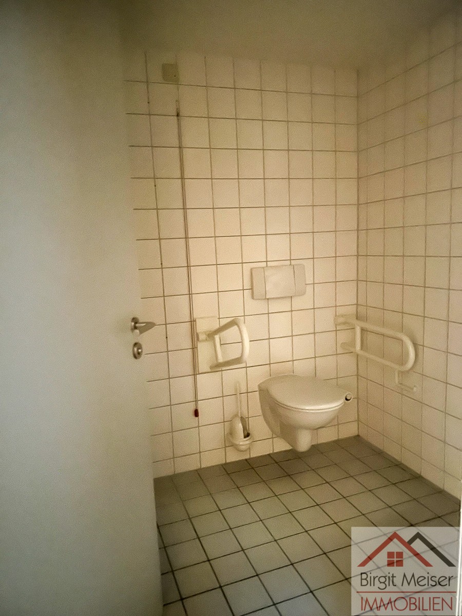 16 2. OG WC-Anlage barrierearm B�ro / Praxis Schwerin