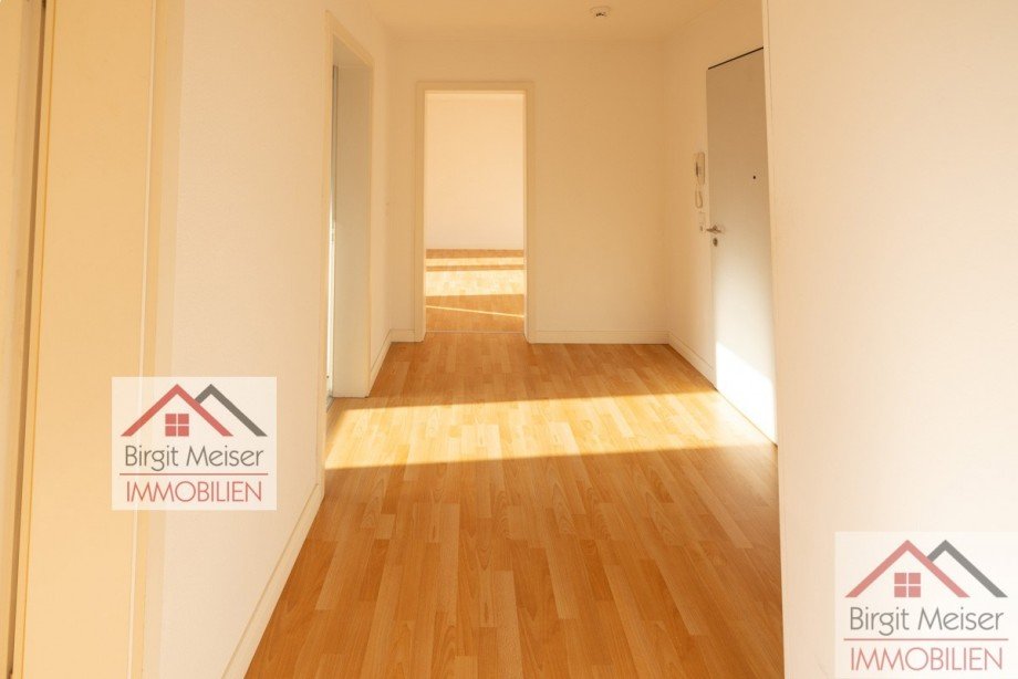 Flur Blick zum Wohnzimmer Wohnung Schwerin