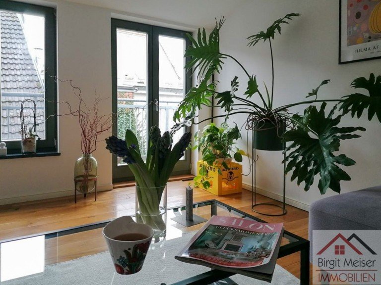 Blick zum Balkon Schwerin Wohnung * Buschstra�e * Dachgeschoss * Sanierter Altbau * Zentrum * Balkon * Dusche und Wanne * Eichenparkett *