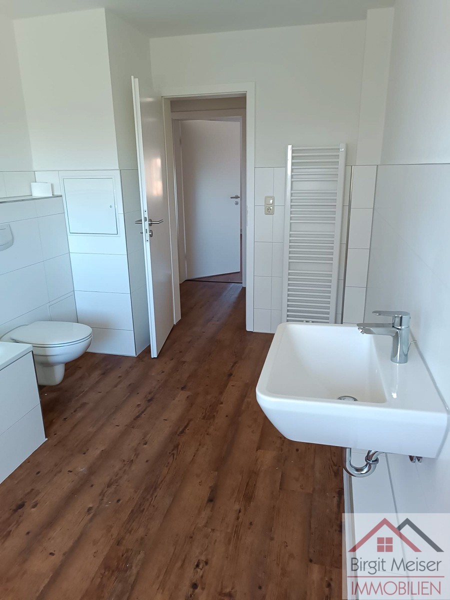 Tageslichtbad komplett neu ausgestattet Wohnung Schwerin