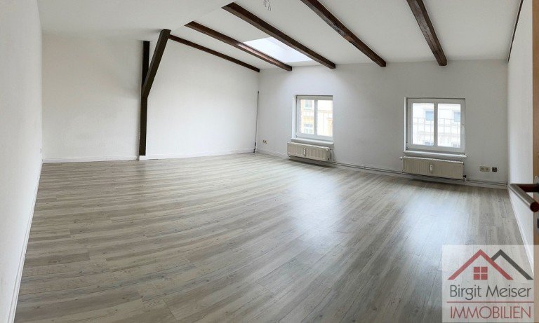 Viel Platz Schwerin Wohnung * Steinstra�e 6 * Kurze Wege zu Einkauf und Kultur * 1 gro�er Raum, EBK, Tageslichtbad m. Dusche