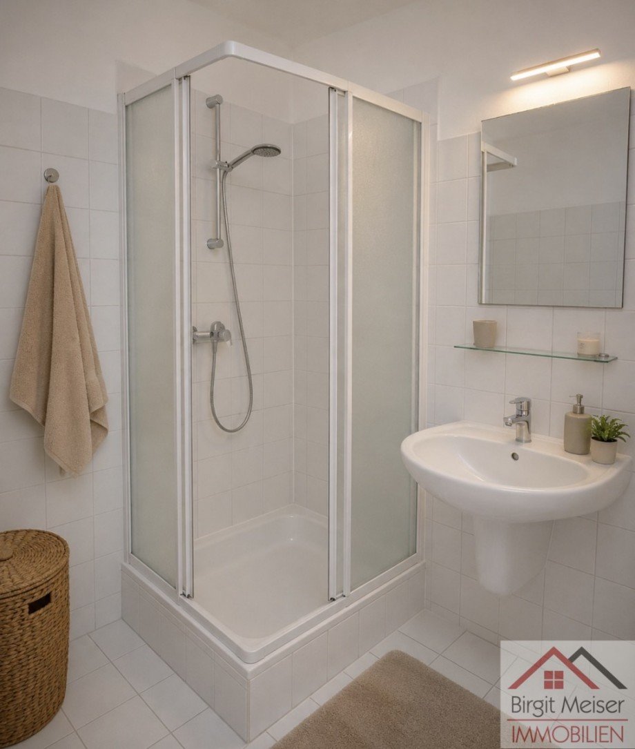 eins der beiden Duschb�der Wohnung Schwerin