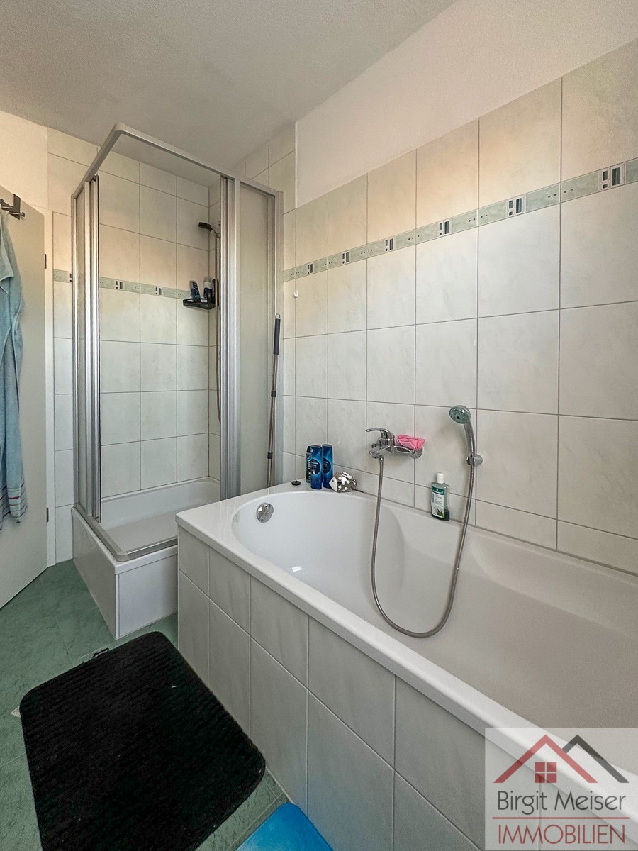 mit Wanne und Dusche Wohnung Schwerin