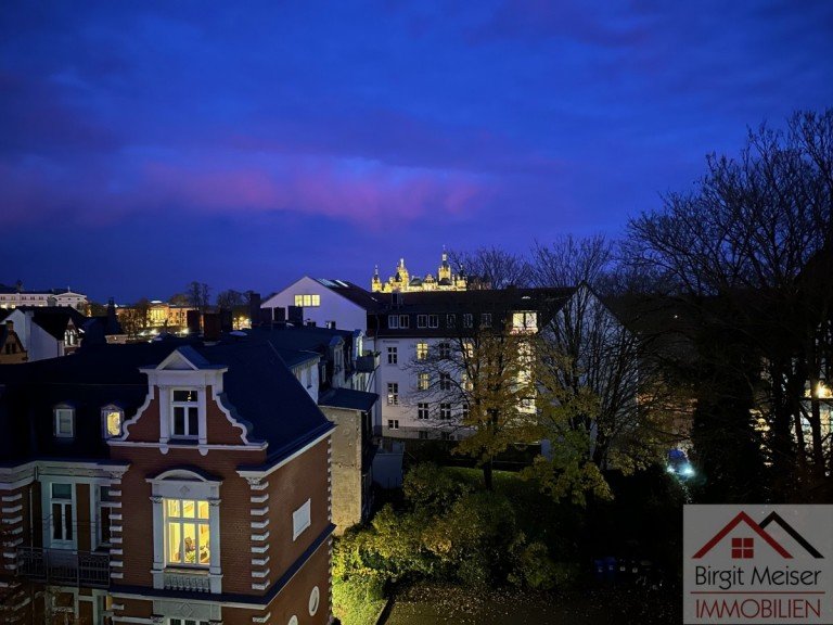 abendlicher Ausblick Schwerin Wohnung Mecklenburgstr. 83 * K�chenzeile, Wanne, 3. OG *