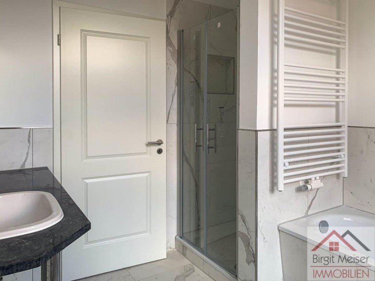 Tageslichtbad Schwerin Wohnung * E R S T B E Z U G * Personenaufzug * Wohnen N�he Pfaffenteich * EBK * Wanne * Dusche, Keller
