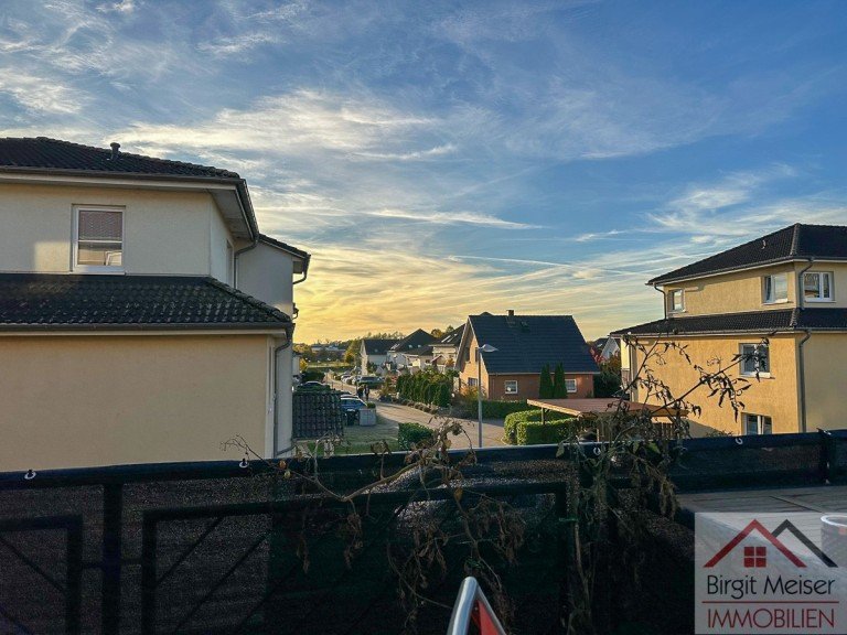 Blick vom Balkon Schwerin Wohnung VERKAUFT * Vermietete 2-Zimmer-ETW * in gefragter Lage * 1. OG * Stellplatz