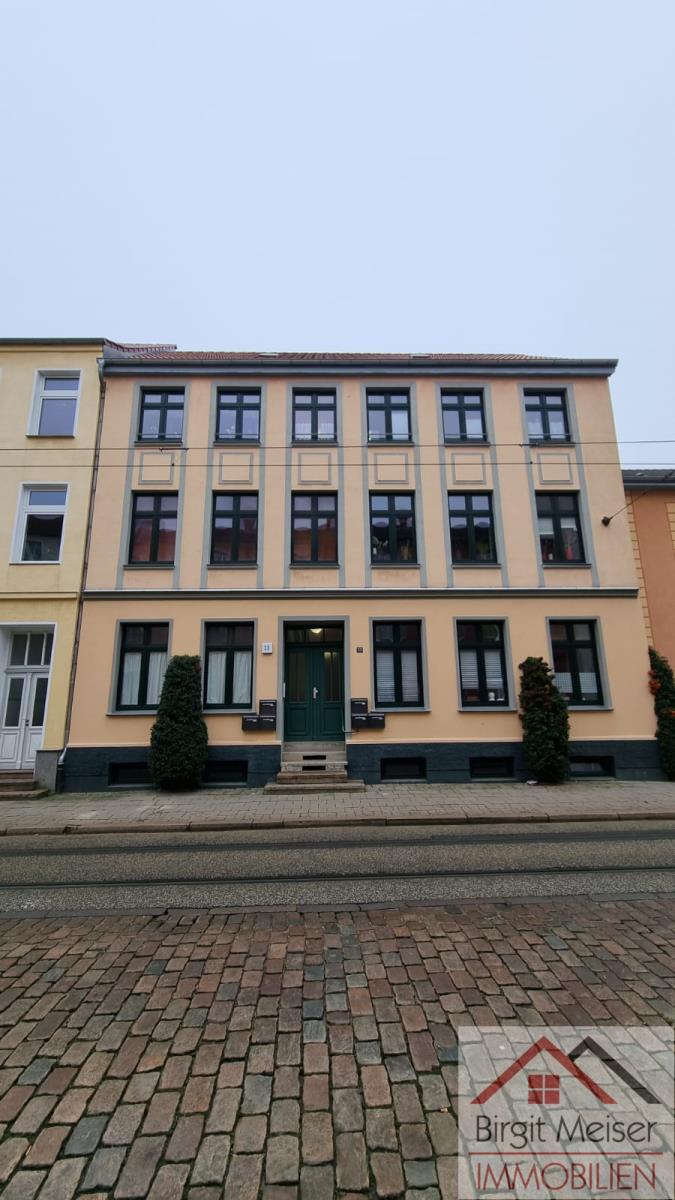 Hausansicht Schwerin Wohnung Franz-Mehring-Stra�e * Charmant Wohnen in zentraler Stadtlage * Tageslichtbad mit Wanne, Keller *