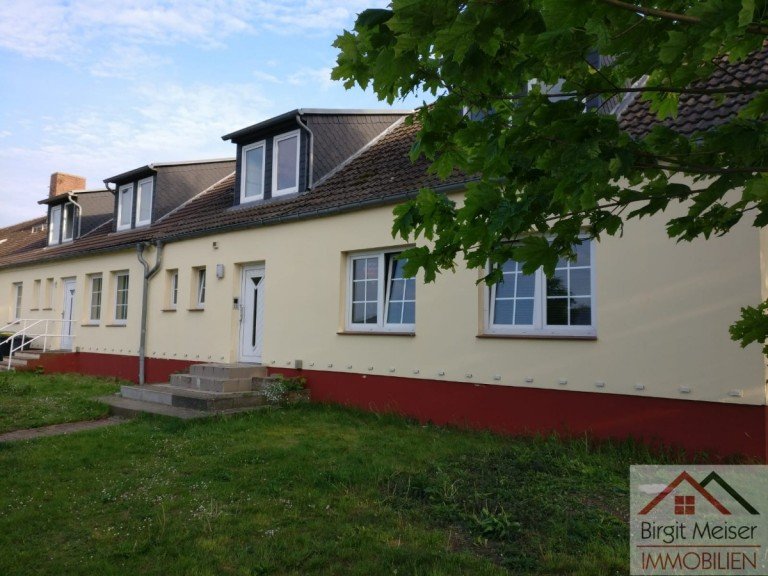 Hauseingangsbereiche Warnow Mehrfamilienhaus Vermietete Kapitalanlage * 4 Wohneinheiten, 3 Hallen
