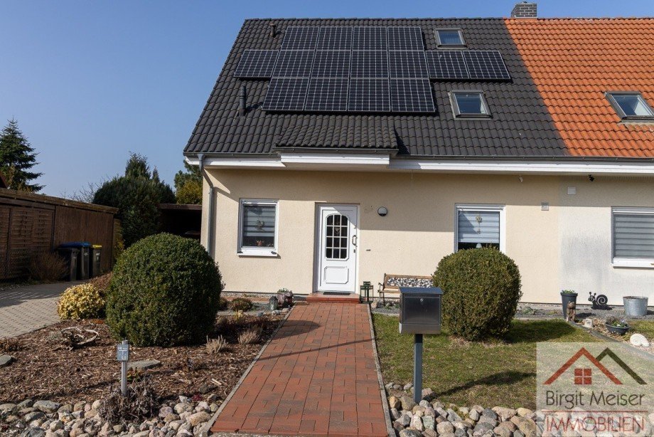 Vorgarten Doppelhaush�lfte Warsow