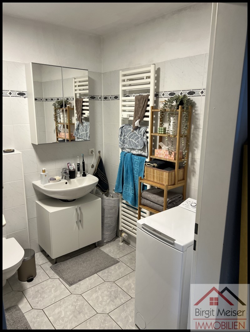 Blick ins Bad Maisonettewohnung Schwerin