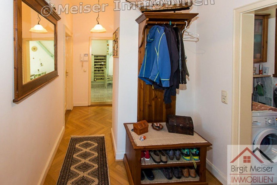 Flur rechts Bad Wohnung Schwerin